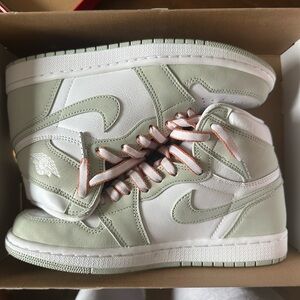 Nike Air Jordan 1 High OG - Size7Women
